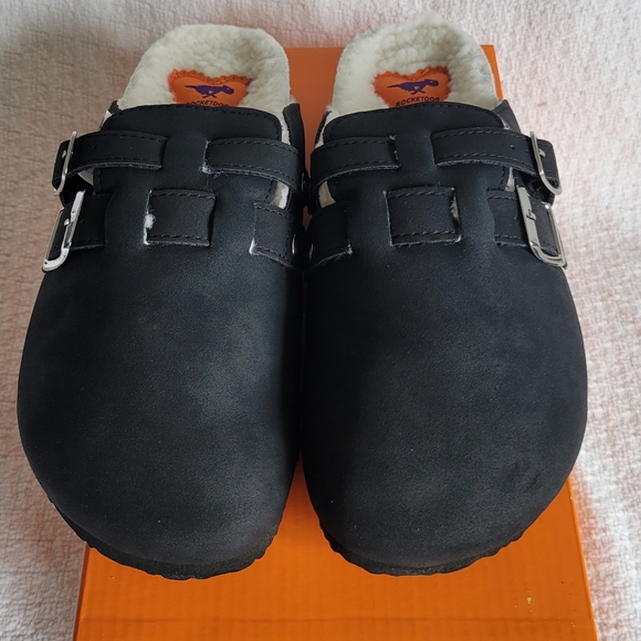 Women's Slip Ons - Picture 3 of 6